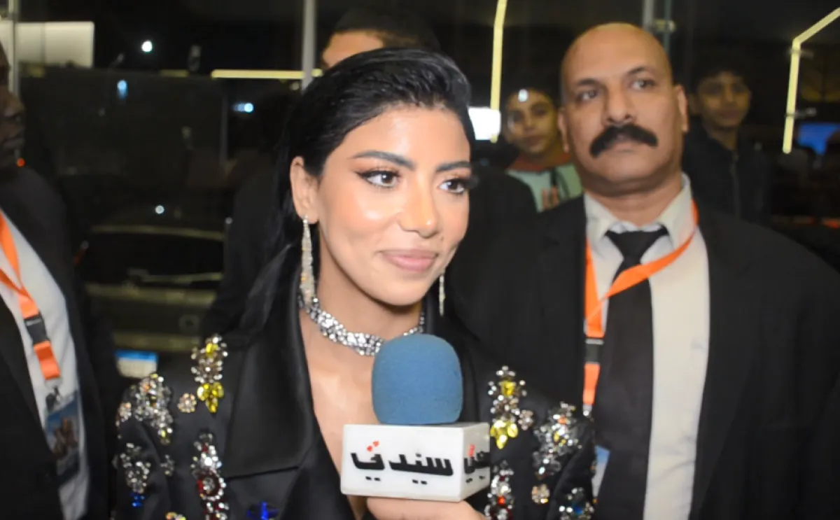 كارولين عزمي خلال لقائها بكاميرا سيدتي - الصورة خاصة بسيدتي