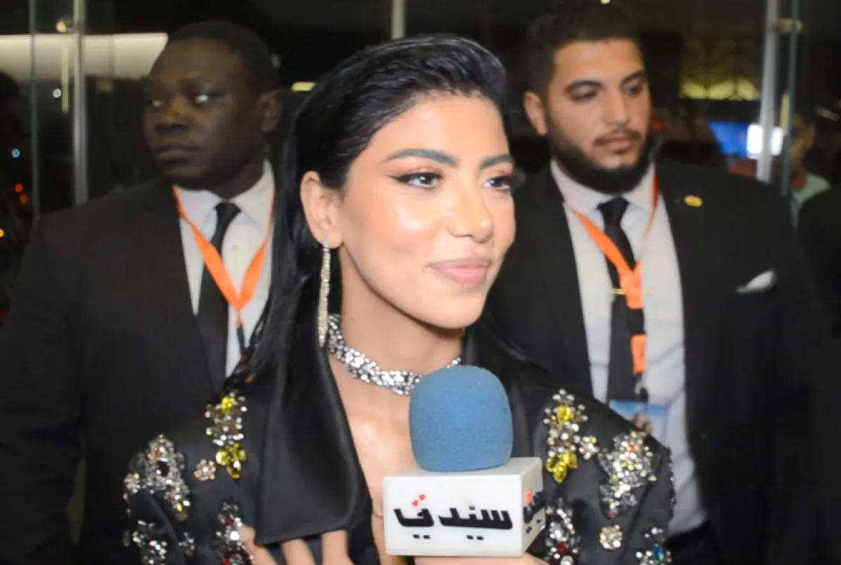 كارولين عزمي