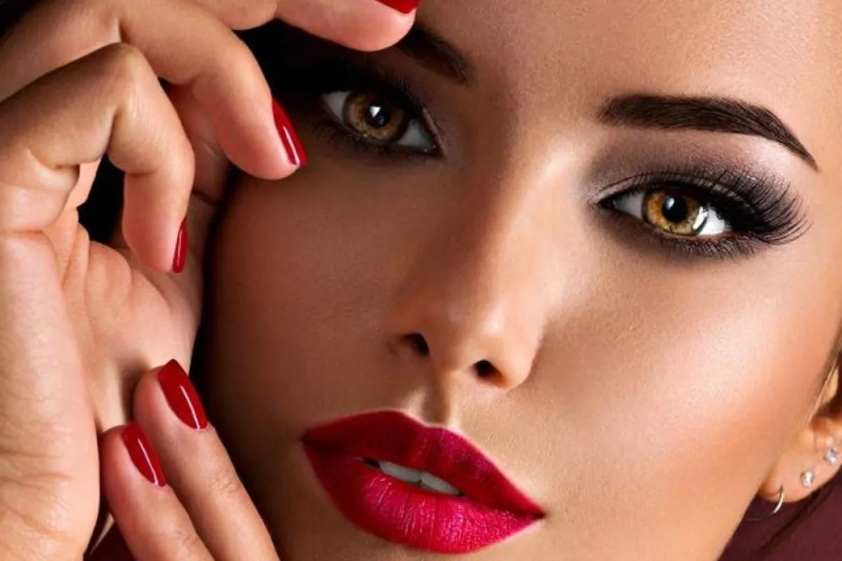 حيل توسيع العيون الصغيرة