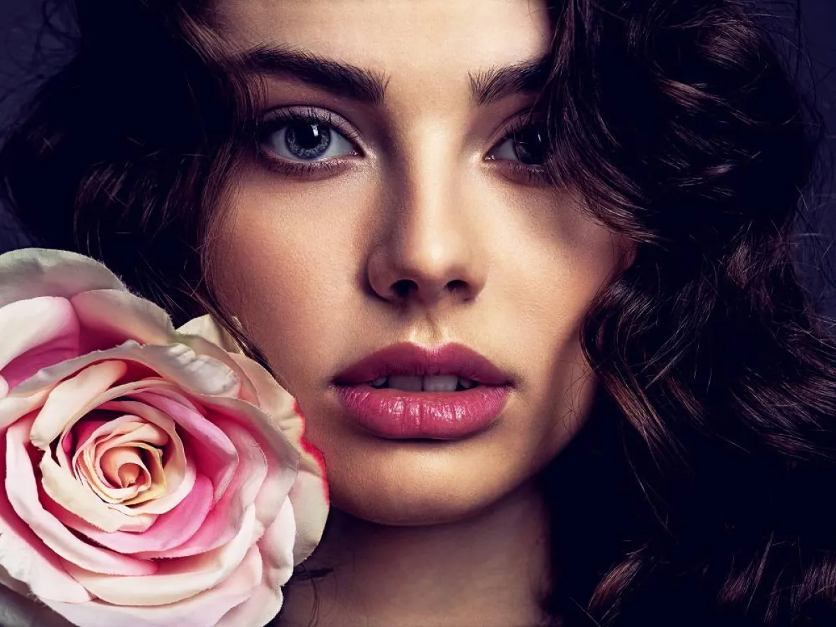 حيل توسيع العيون الصغيرة