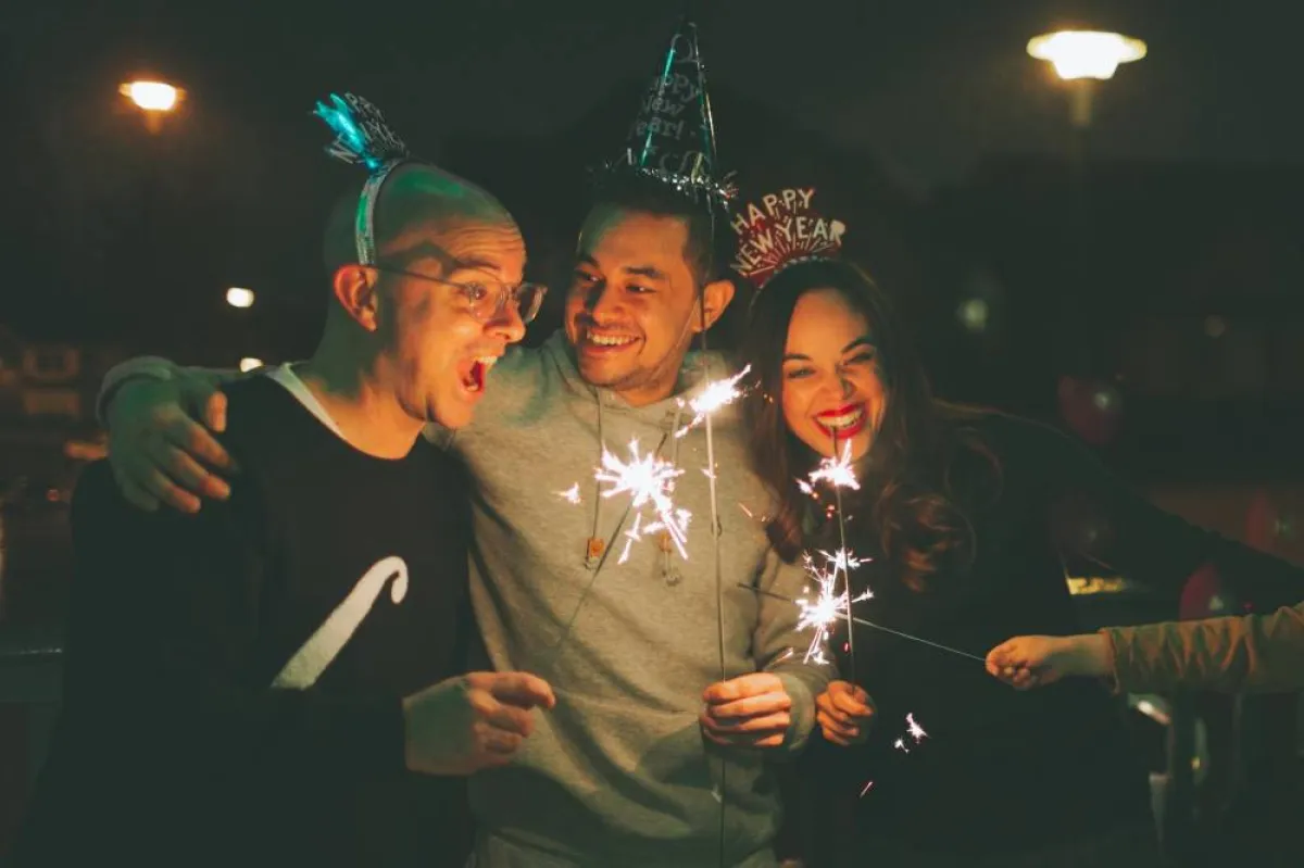 الاحتفال مع الأصدقاء