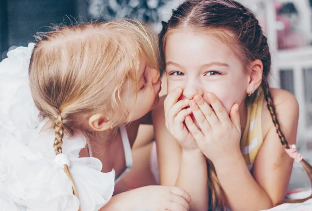 صورة لطفلةتوي نكتة