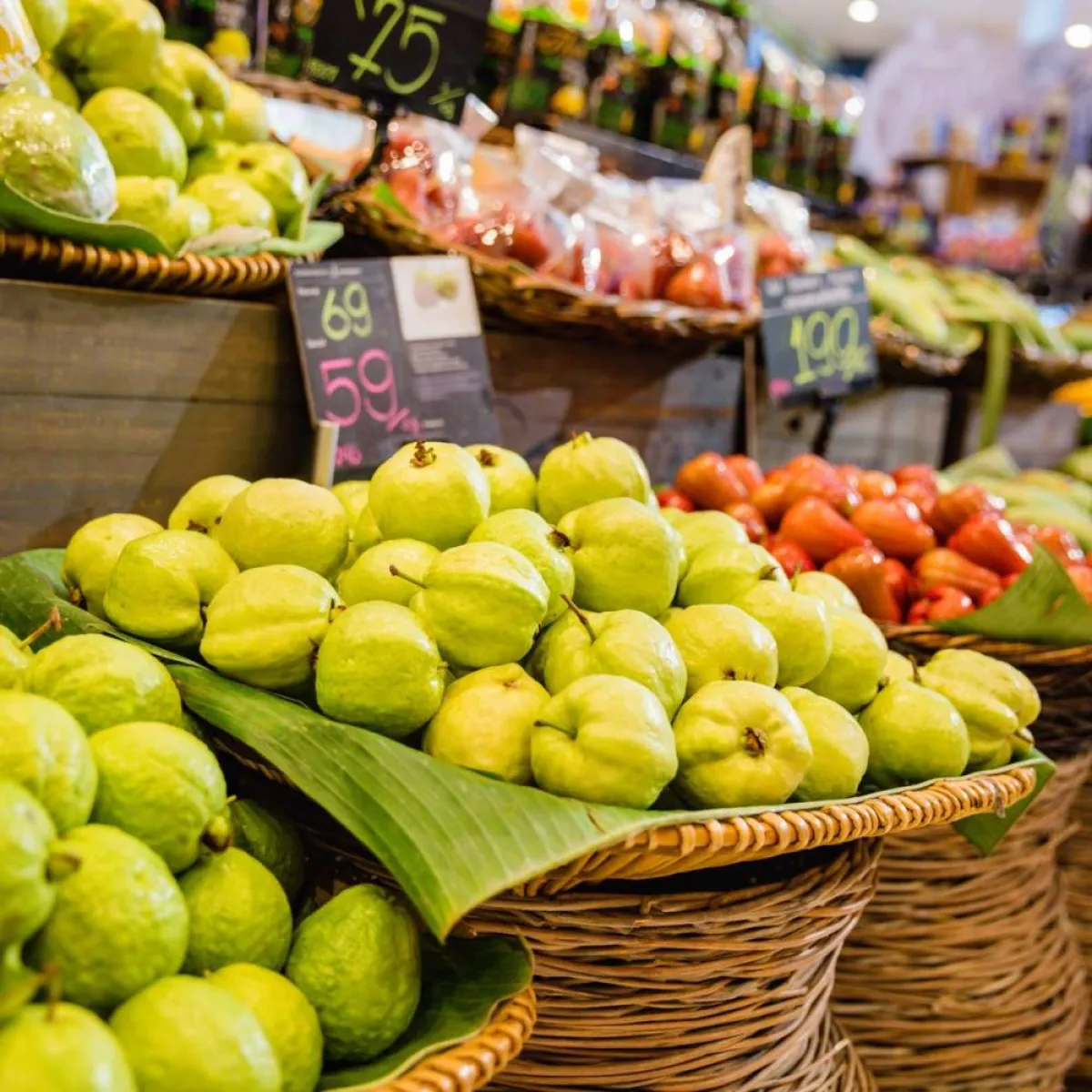 صورة لمجموعة من الفواكه