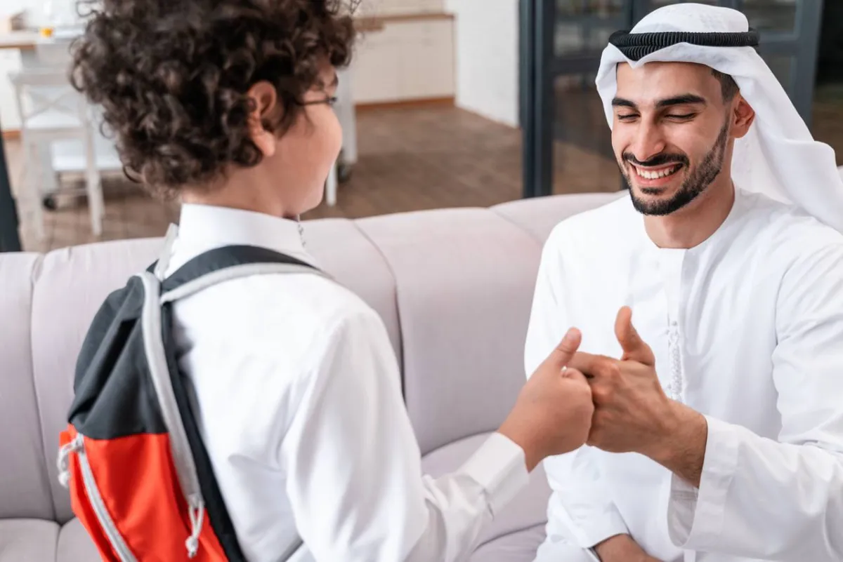 صورة لأب يشجع ابنه