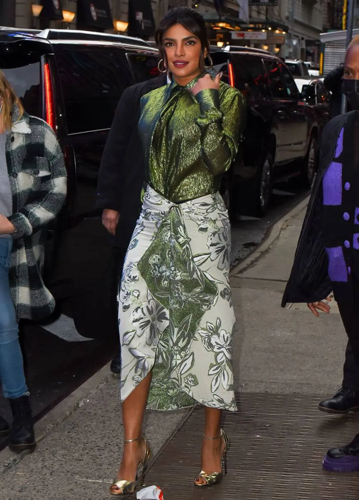 النجمة بريانكا شوبرا بزي أخضر مطبع