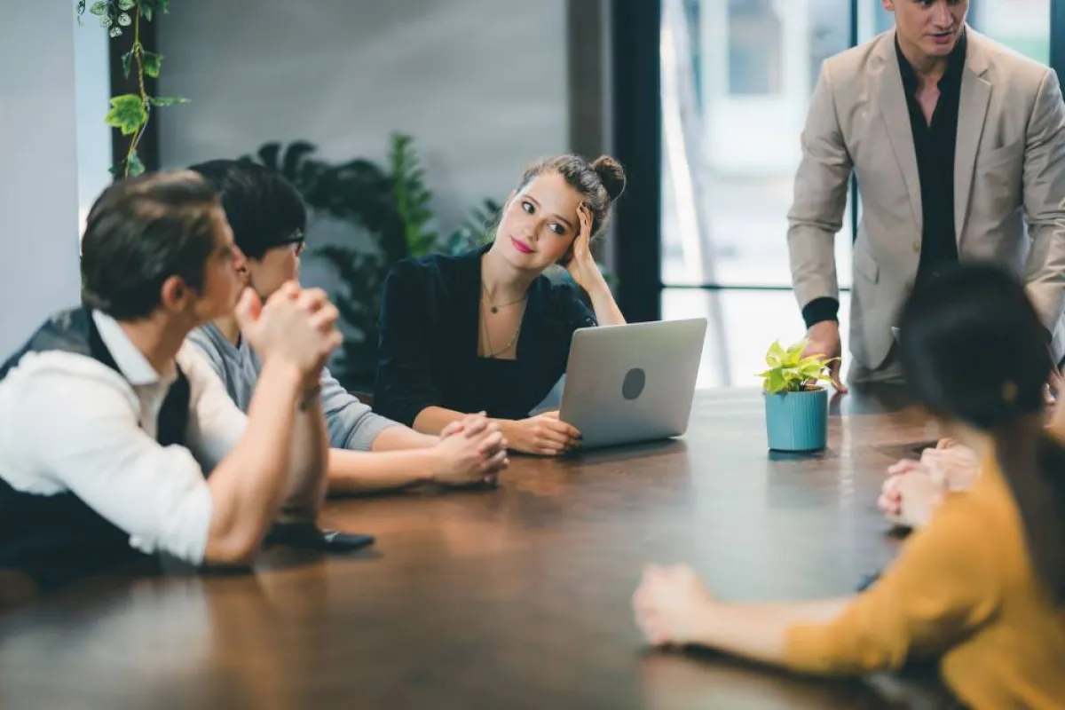 اجتماعات العمل قد تهدر الوقت المخصّص لإنجاز المهام