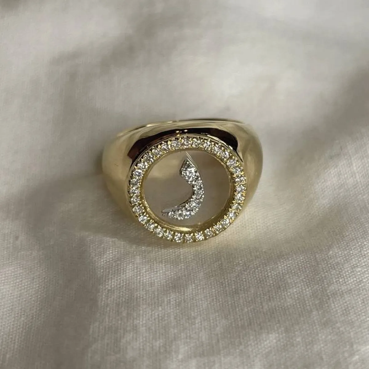 خاتم حرف الراء من علامة Yuniu Jewels