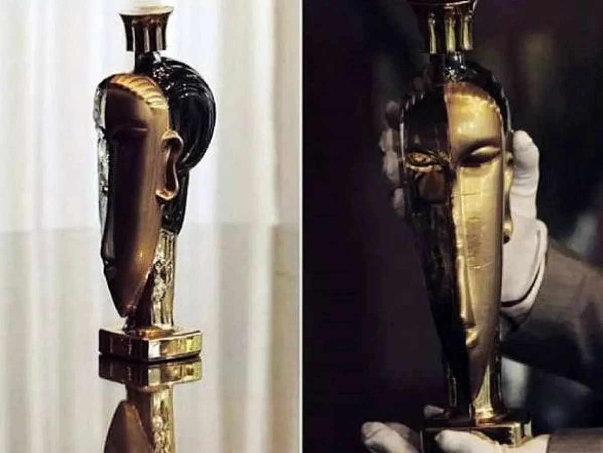 الزجاجة مغطاة بذهب عيار 24 قيراط