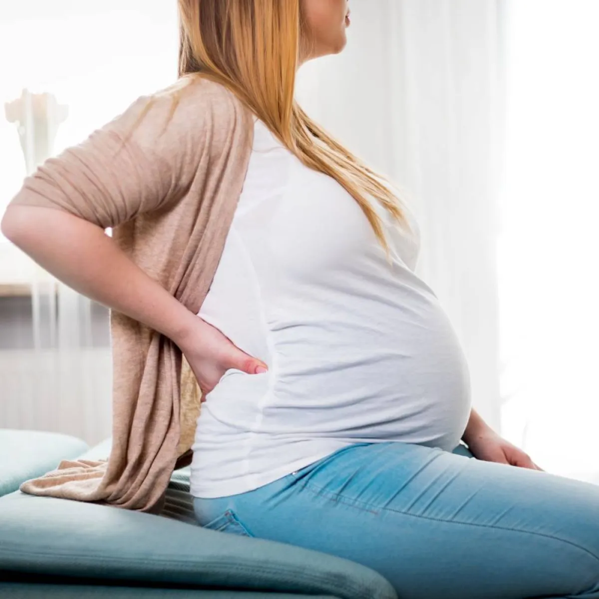 صورة لحامل تتوجع