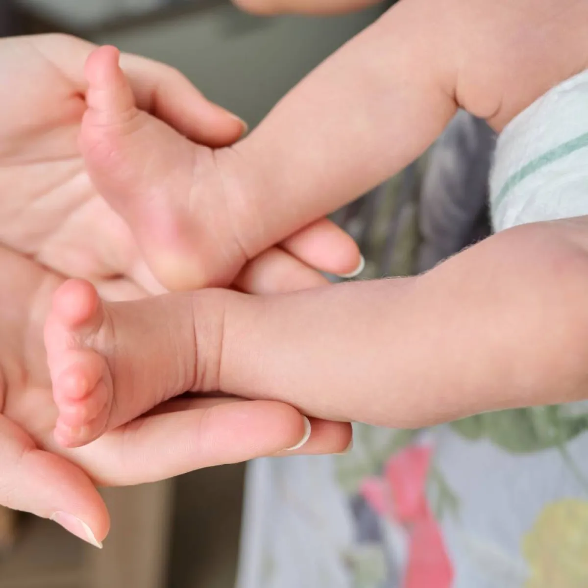 صورة لقدمي طفل