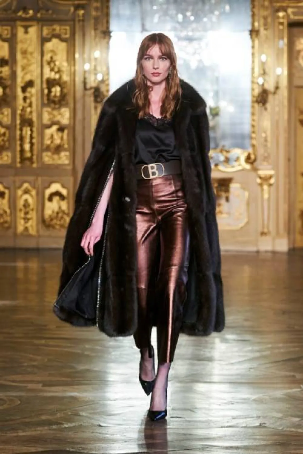 بنطلون من الجلد اللامع أو الفينيل من براسكي  Braschi