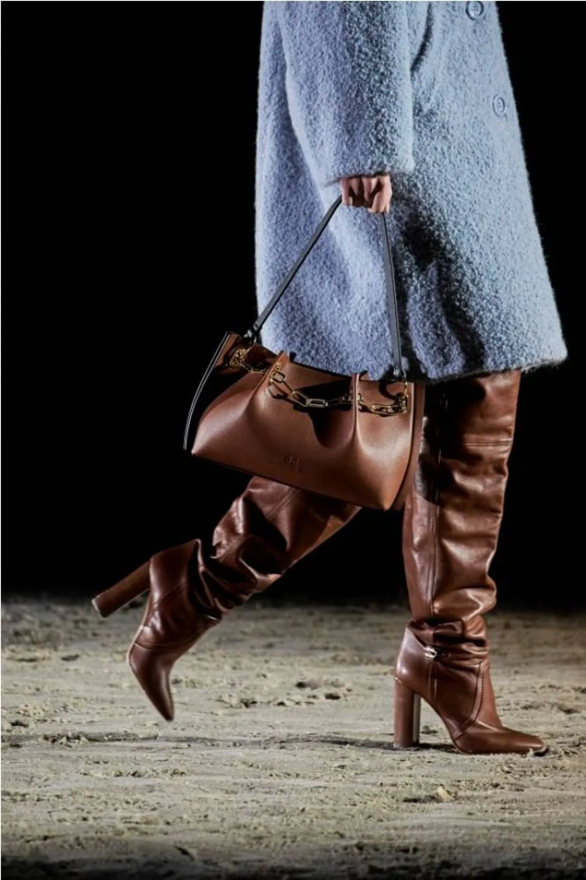 كيف تنسّقين الأحذية التي تصل الى الركبة من إليزابيتا فرانكي  Elisabetta Franchi