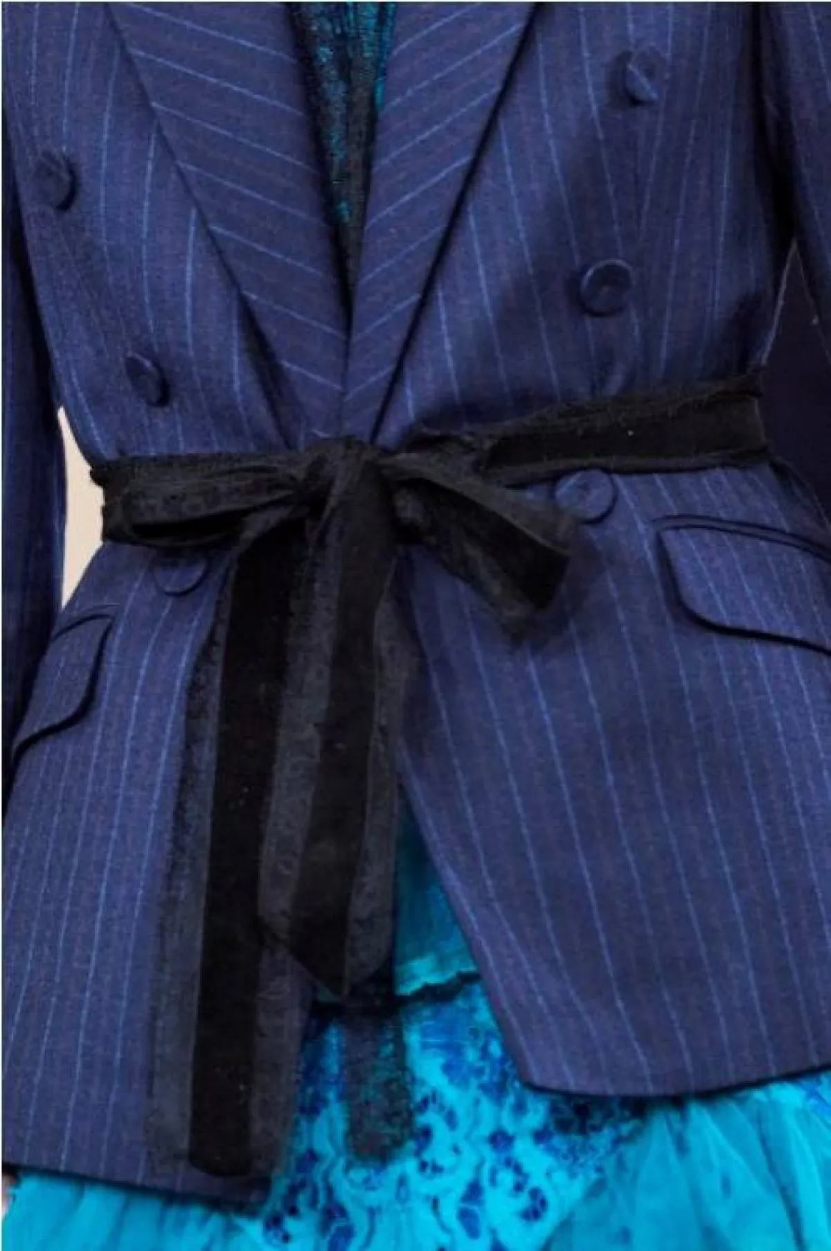 حزام الخصر المعقود من بورا اكسو  Bora Aksu