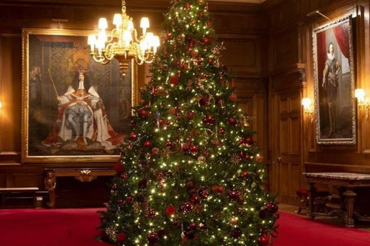شجرة الكريسماس- الصورة من حساب The Royal Family على إنستغرام