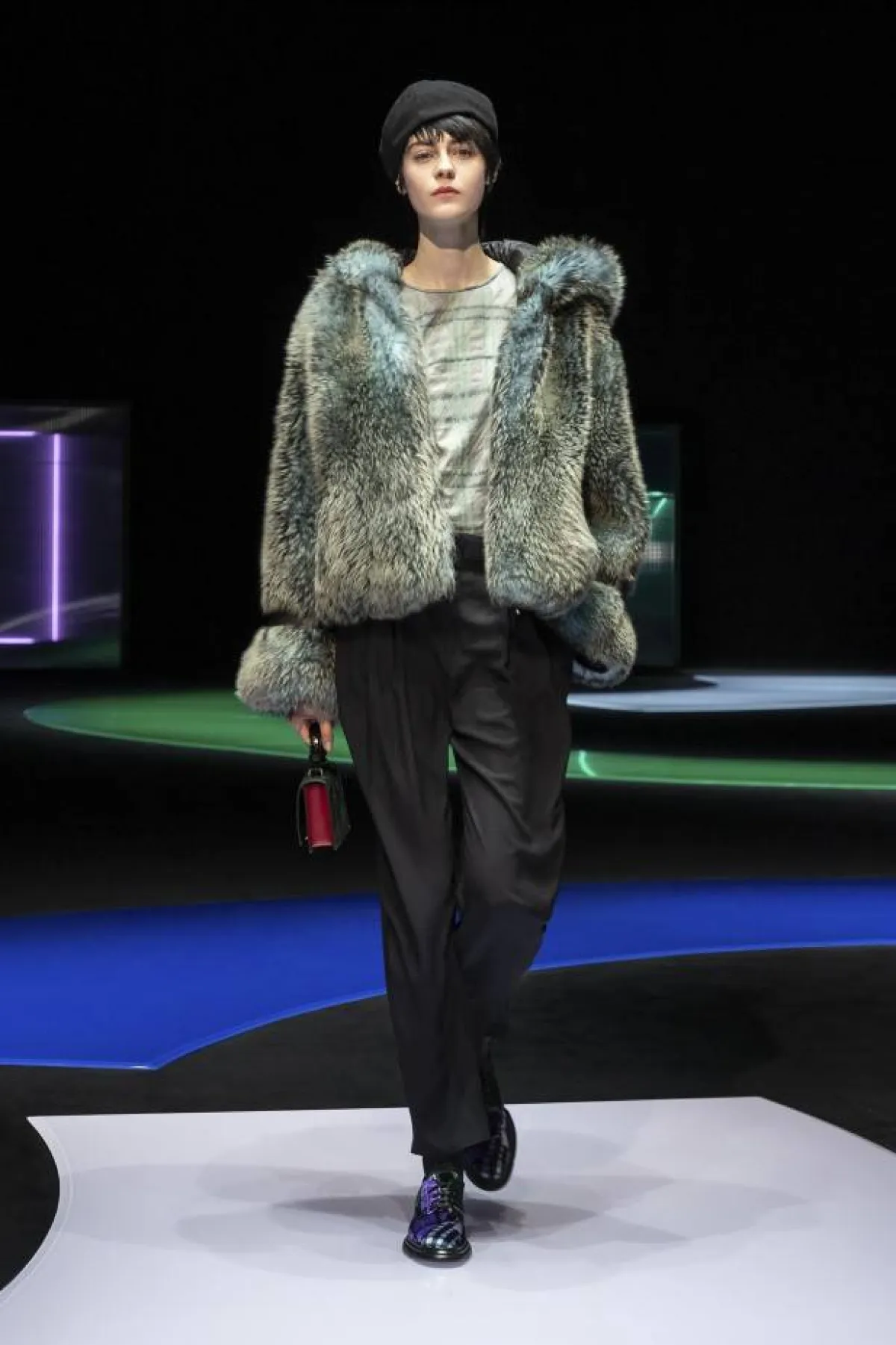 معاطف وسترات فرو