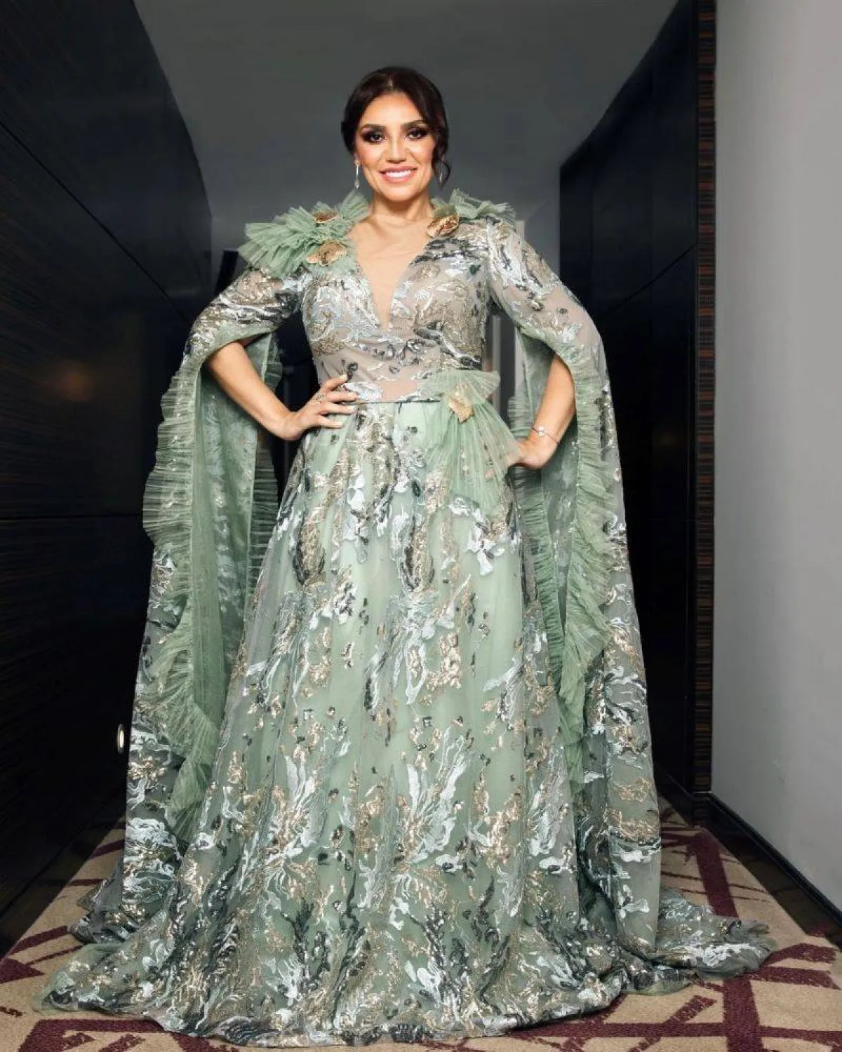 مي فاروق بفستان سواريه انيق