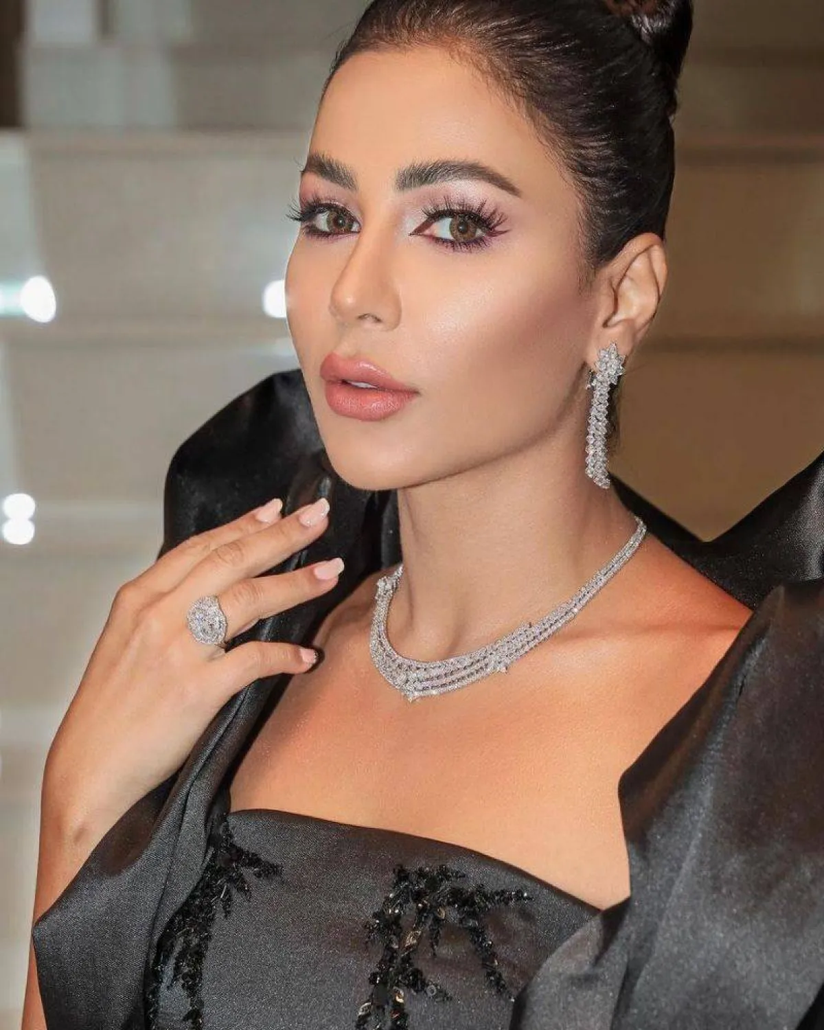 مهيرة عبدالعزيز بمجوهرات ماسية