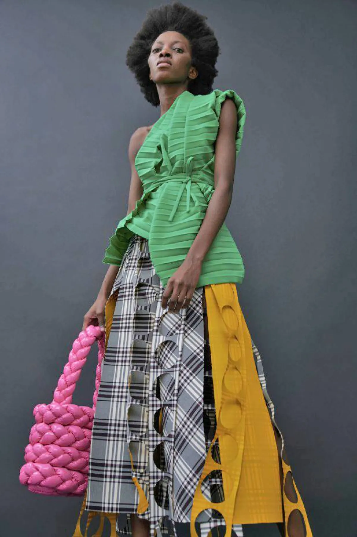  من أوايك اليك تنورة ملونة وبلوزة خضراء 