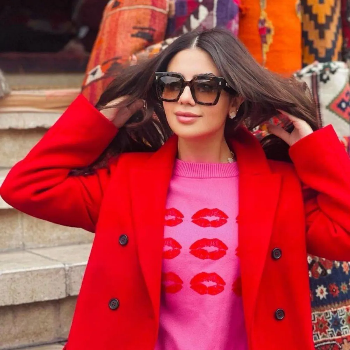 إطلالات النجمات باللون الأحمر