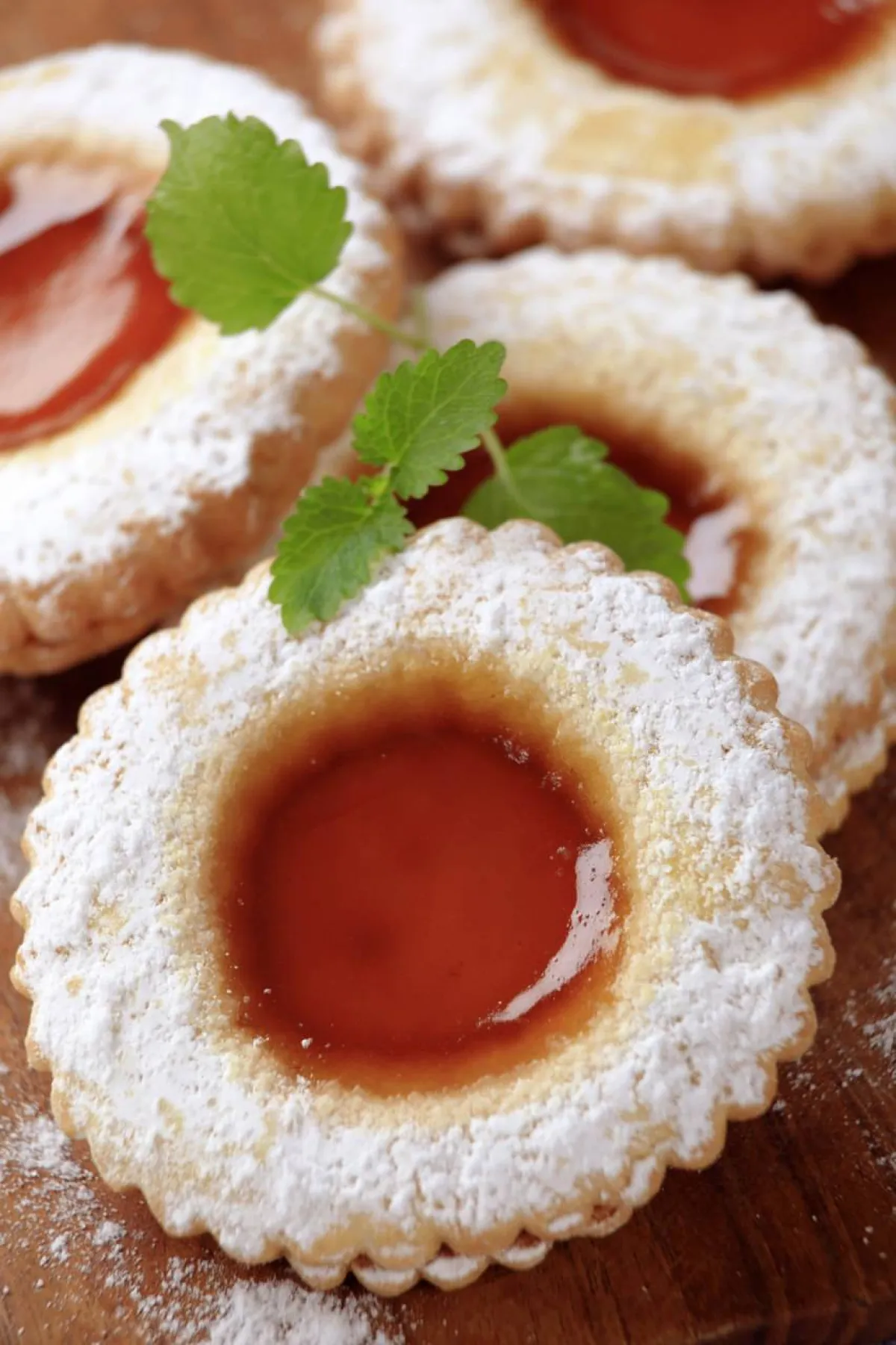 صورة لبسكويت بمربى الفريز