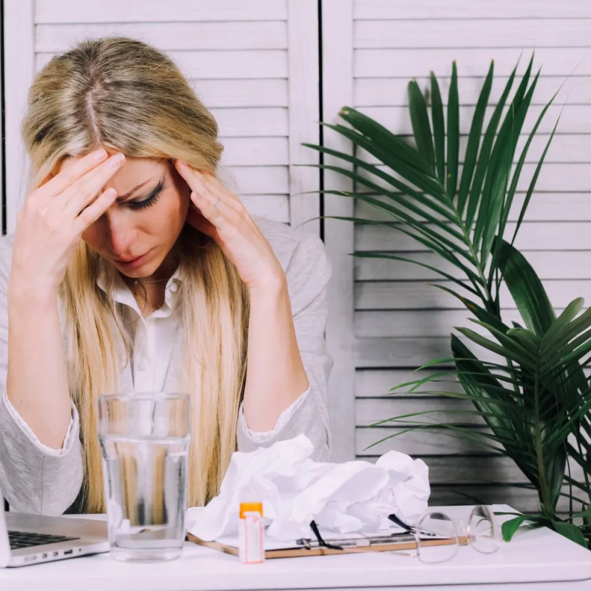 صورة لأمرأة قلقة