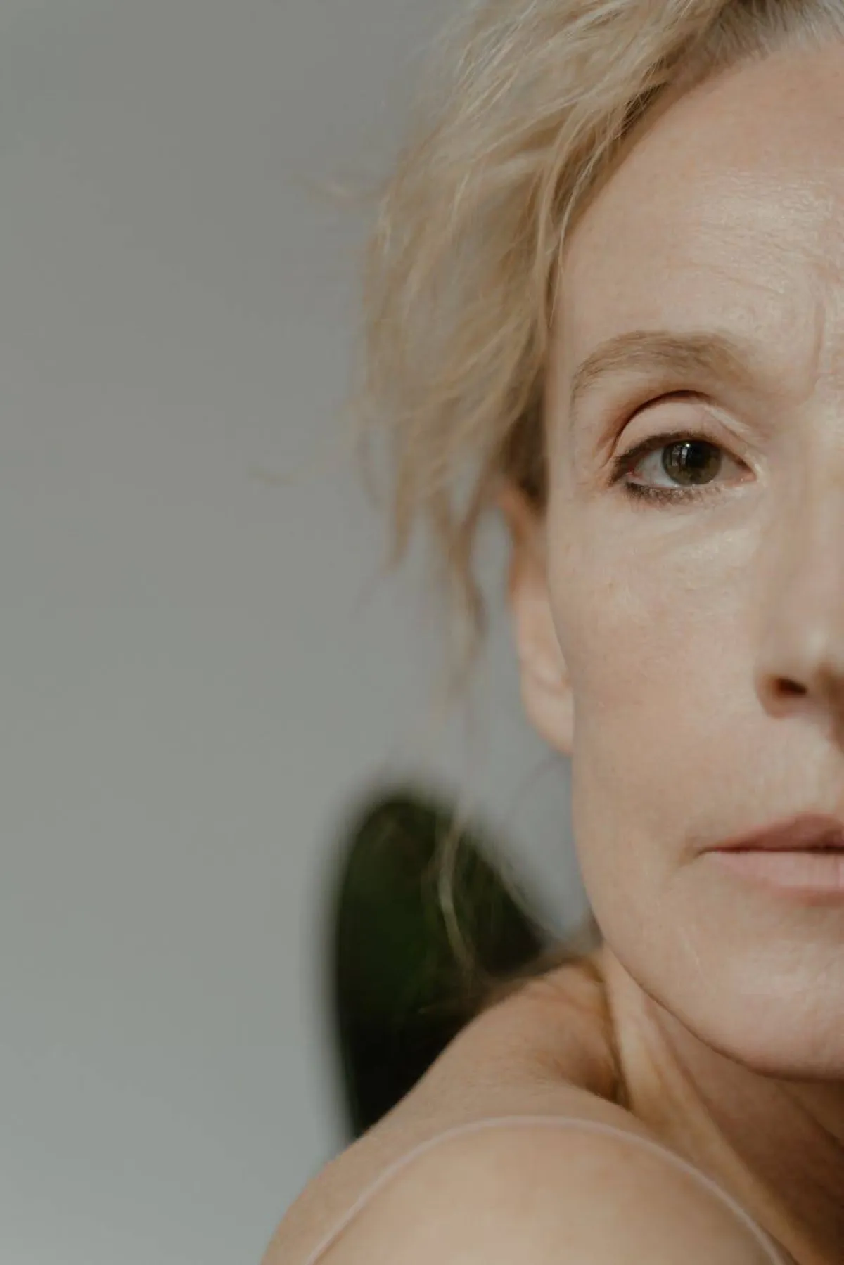 يعمل واقي الشمس على تقليل ظهور علامات الشيخوخة المبكرة 