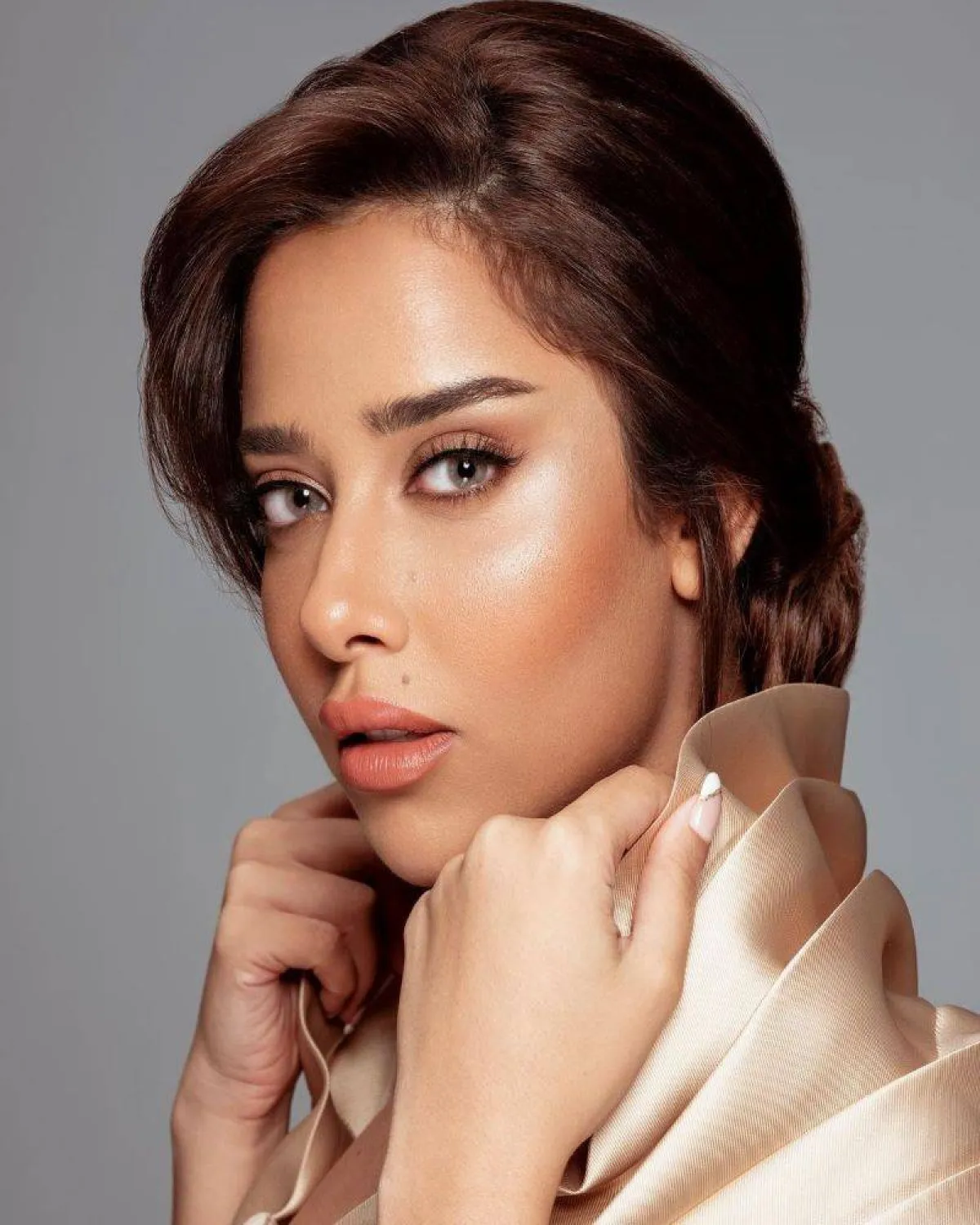 بلقيس باطلالة جمالية ناعمة