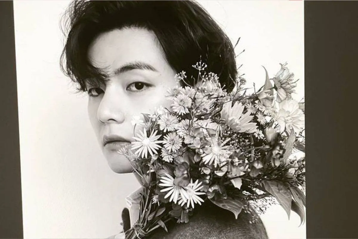 V- الصورة من حسابه على إنستغرام