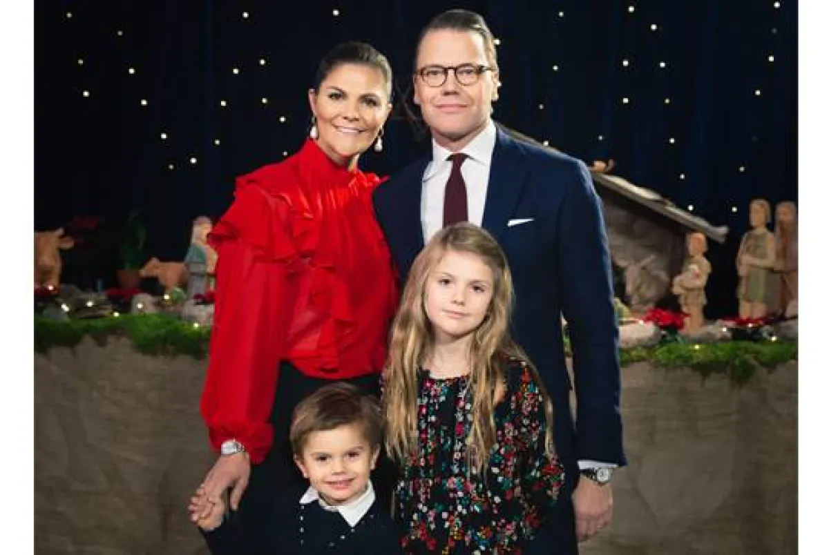 ولية العهد الأميرة فيكتوريا مع زوجها وأطفالهما- الصورة من موقع Royal central