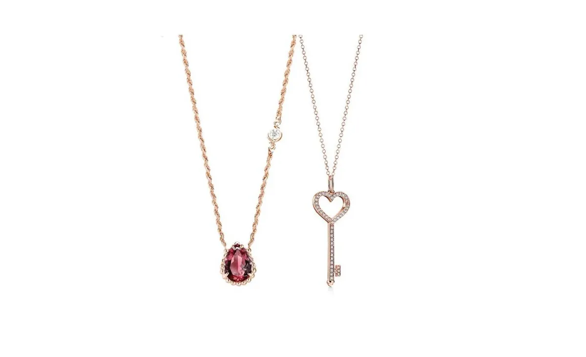 قلادات من الذهب الوردي المرصع بالألماس لإطلالة ناعمة لعروس 2022