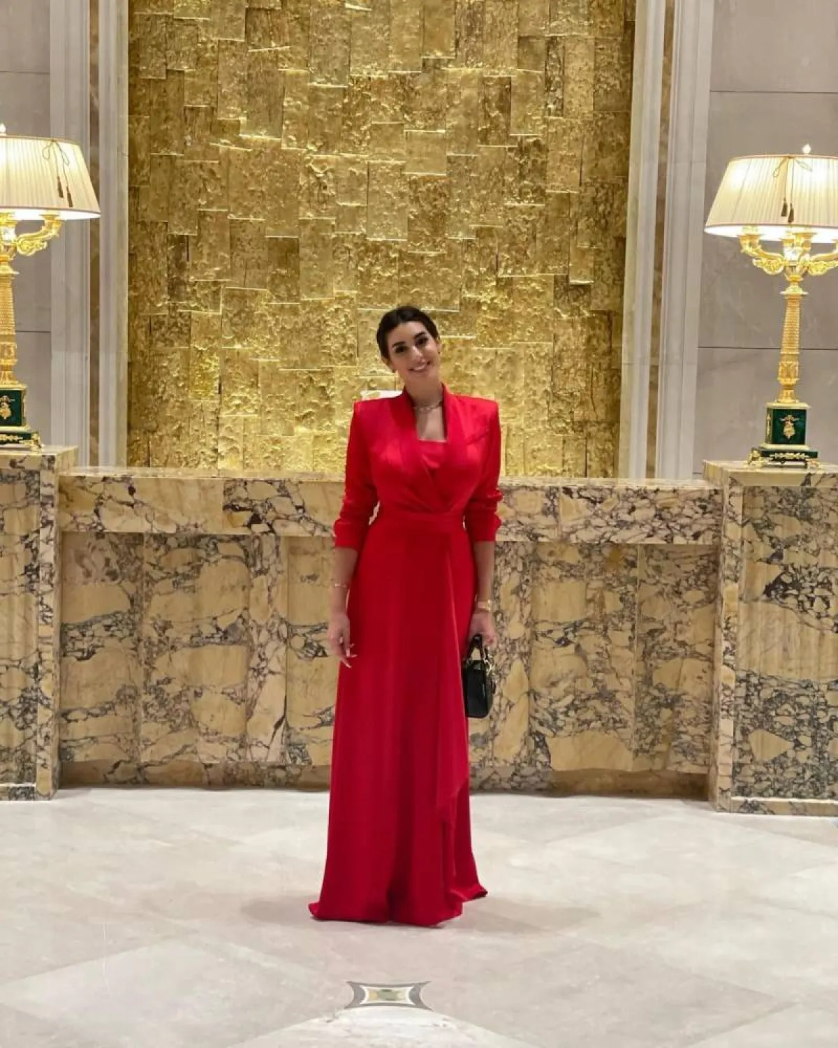 ياسمين صبري بفستان ماكسي أحمر بتوب بأكمام طويلة