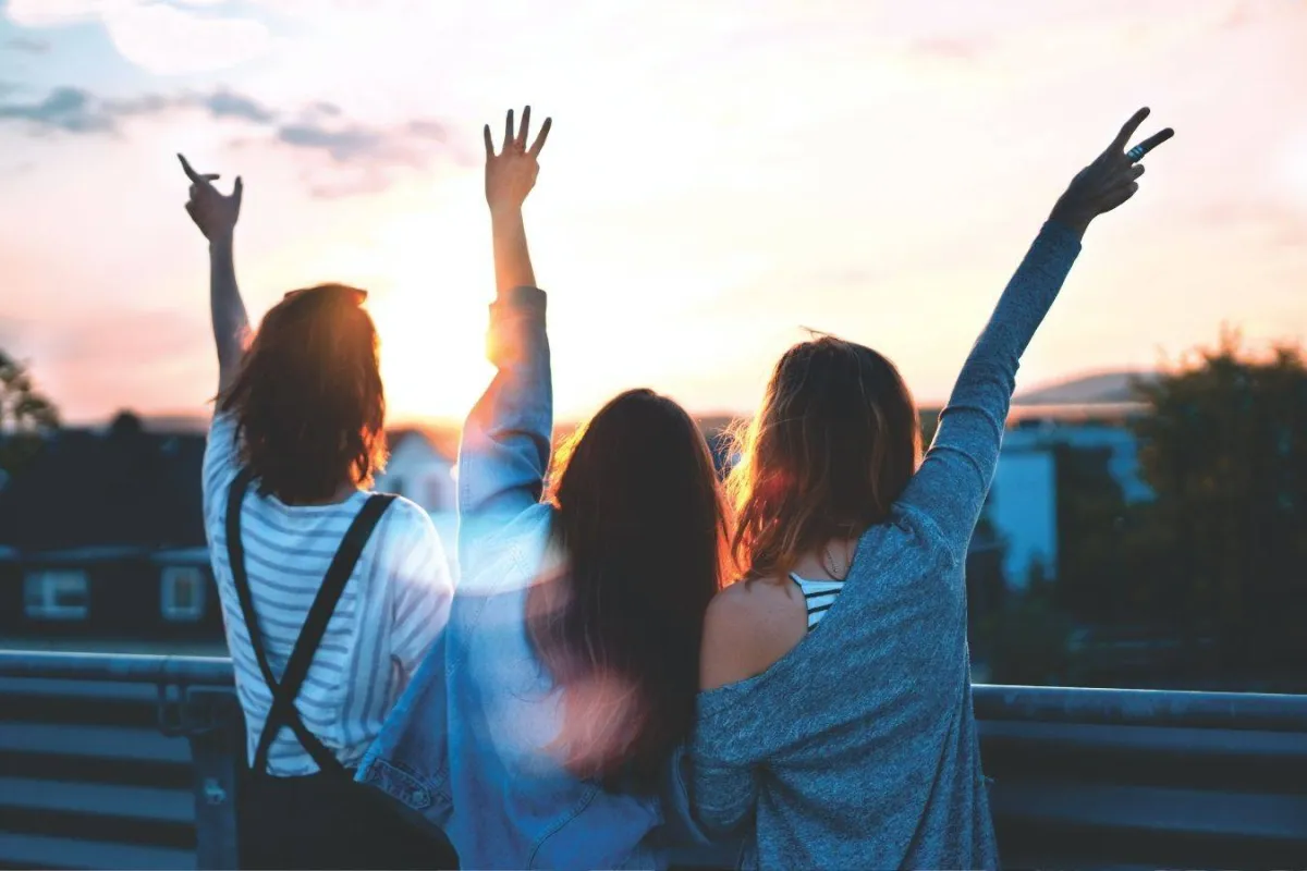 تهنئة الأصدقاء