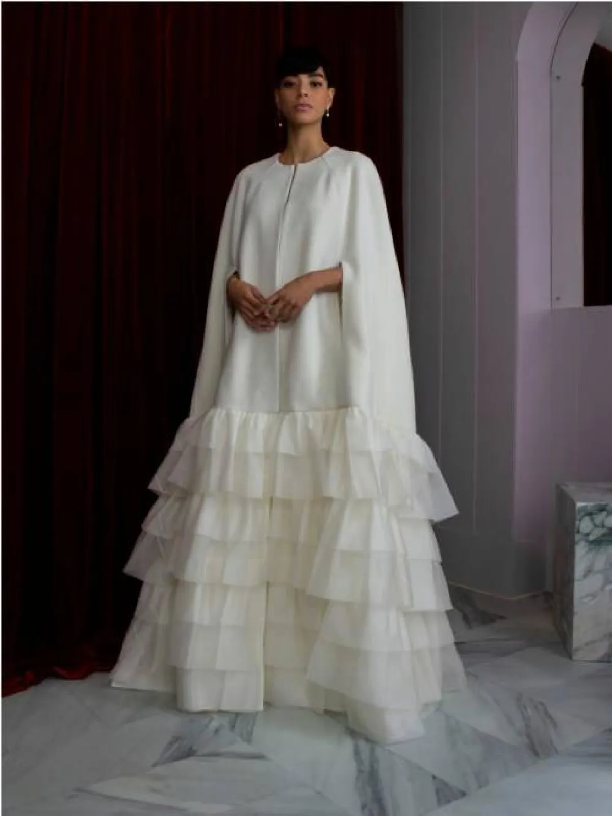 فستان زفاف مزيّن بالكرانيش من هاف بني لندن Halfpenny London