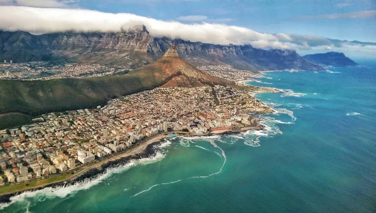 لقطة لـ"كيب تاون" ملتقطة من الـ"هليكوبتر"، بعدسة آلاء قربان