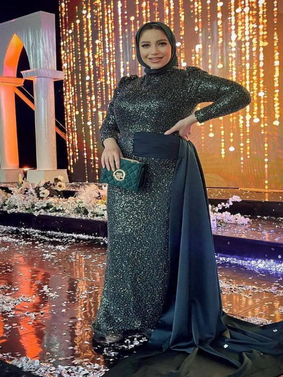 مريم سيف بفستان محتشم