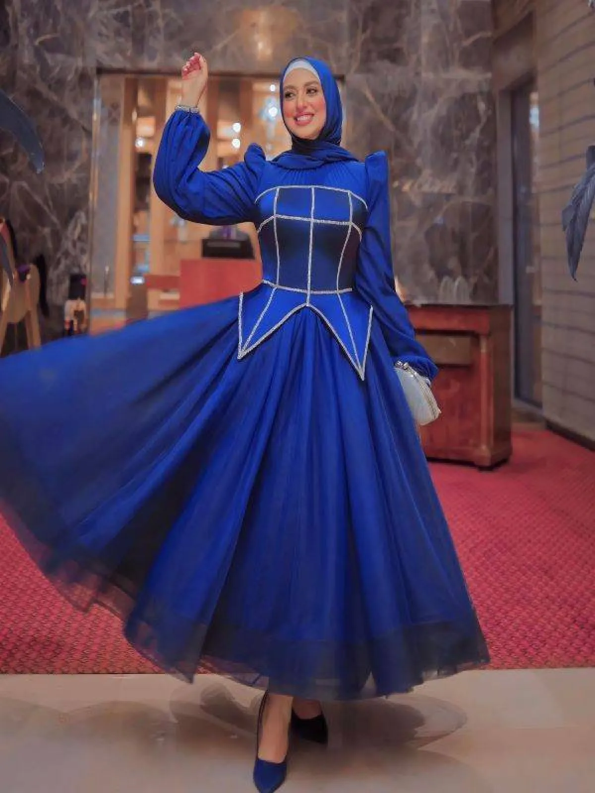 نادية الخولي بفستان ازرق