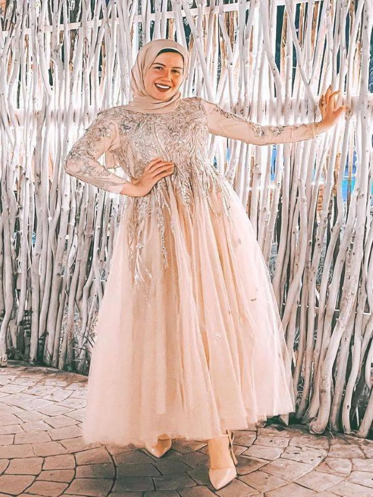 سلمى عبدالعظيم بفستان مطرز