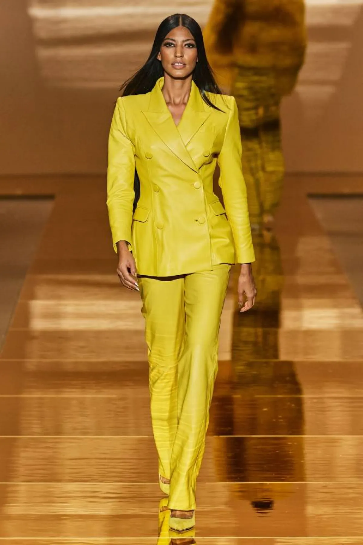 بدلات بتصاميم غير تقليدية