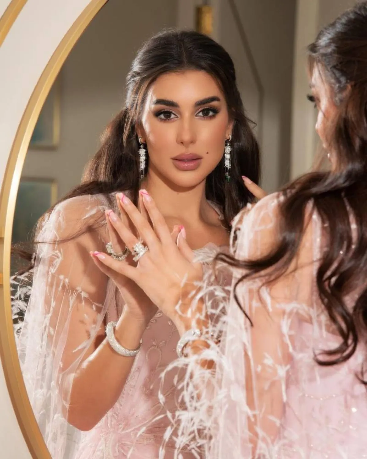 ياسمين صبري بمجوهرات ثمينة من كارتييه Cartier 