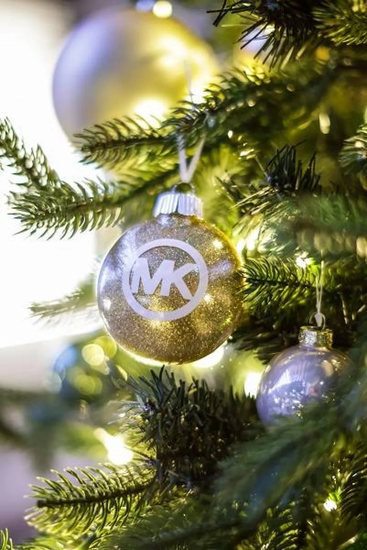 موسم الاحتفالات مع مايكل كورس