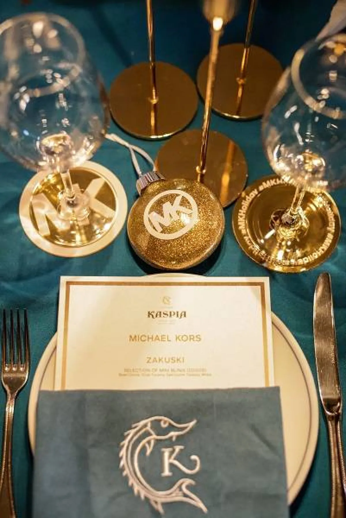 موسم الاحتفالات مع مايكل كورس