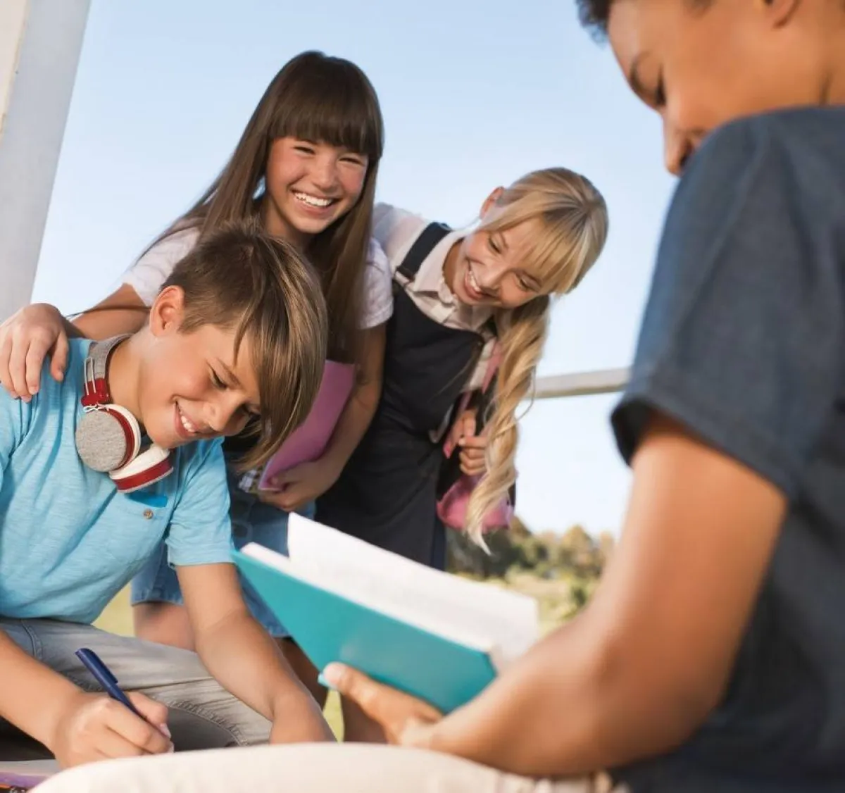 صورة لمجموعة مراهقين