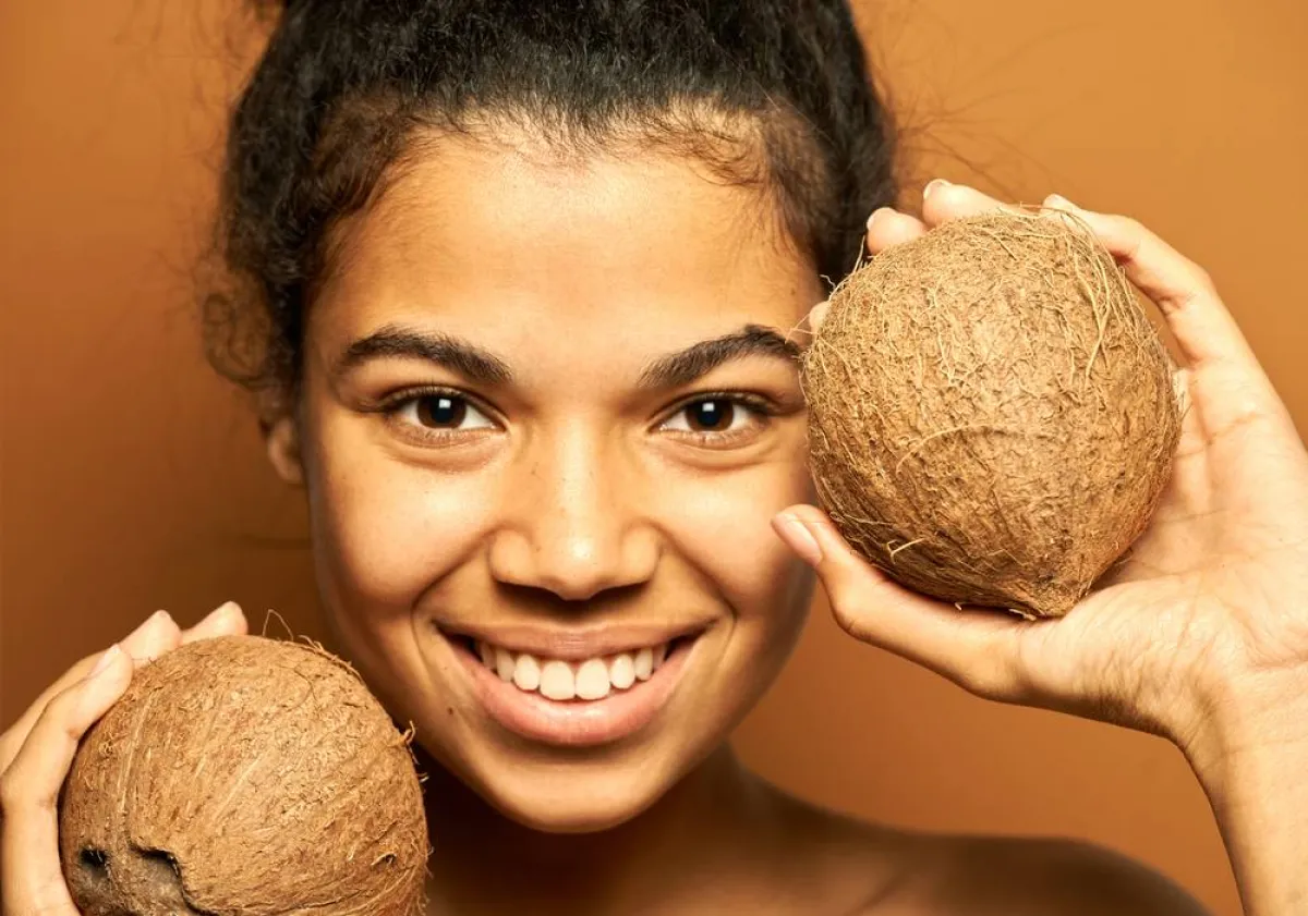 فوائد قشور جوز الهند للنساء مذهلة.. جرّبيها