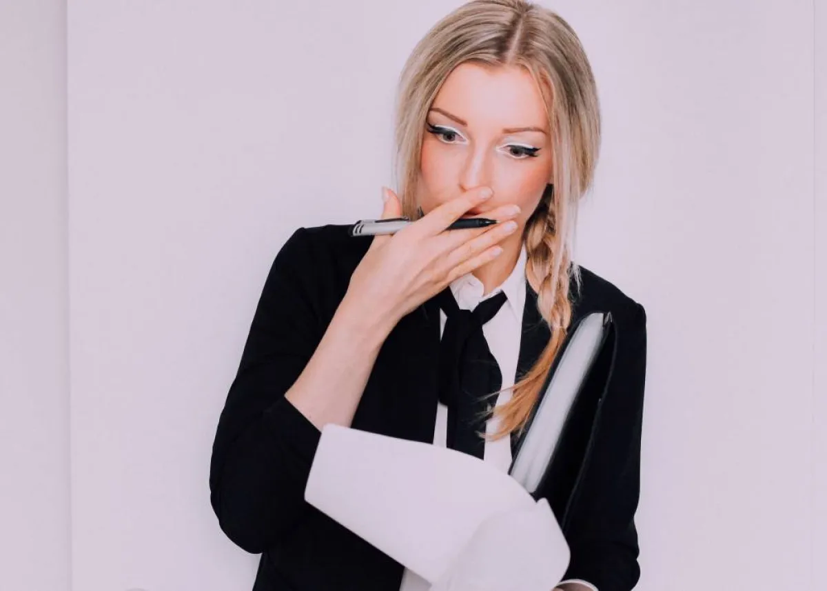 النوع السلبي من الصدمة المهنيّة قد يتمثّل في تقليص عدد الموظفين  