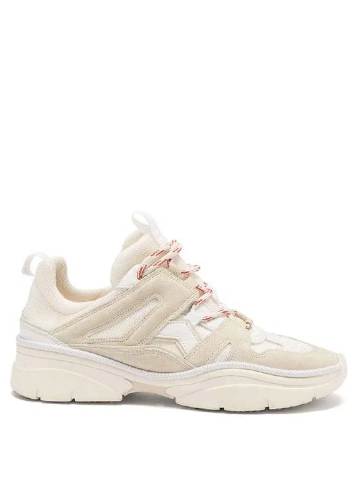 أحذية رياضية لإطلالات عصرية