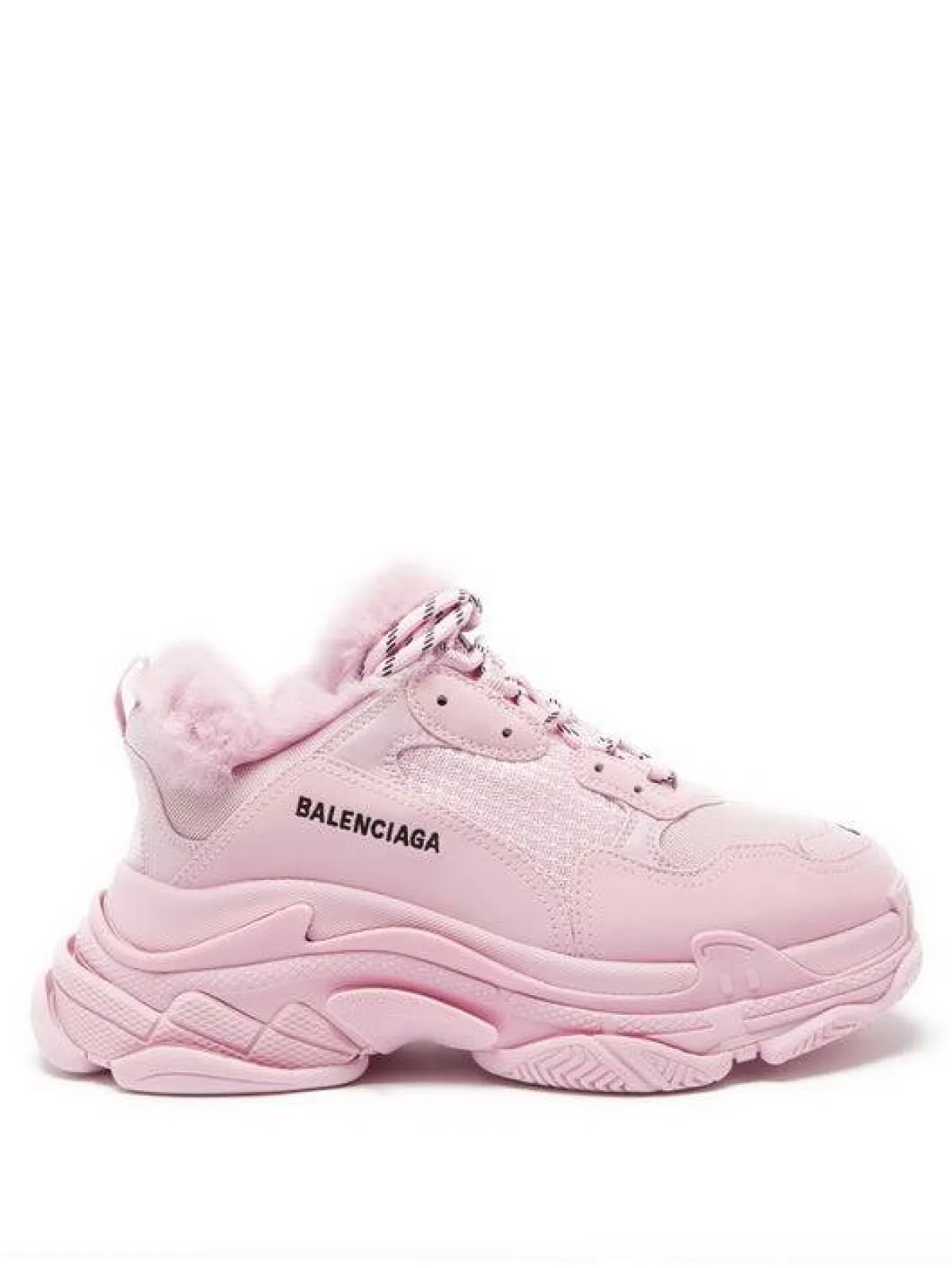 أحذية رياضية لإطلالات عصرية