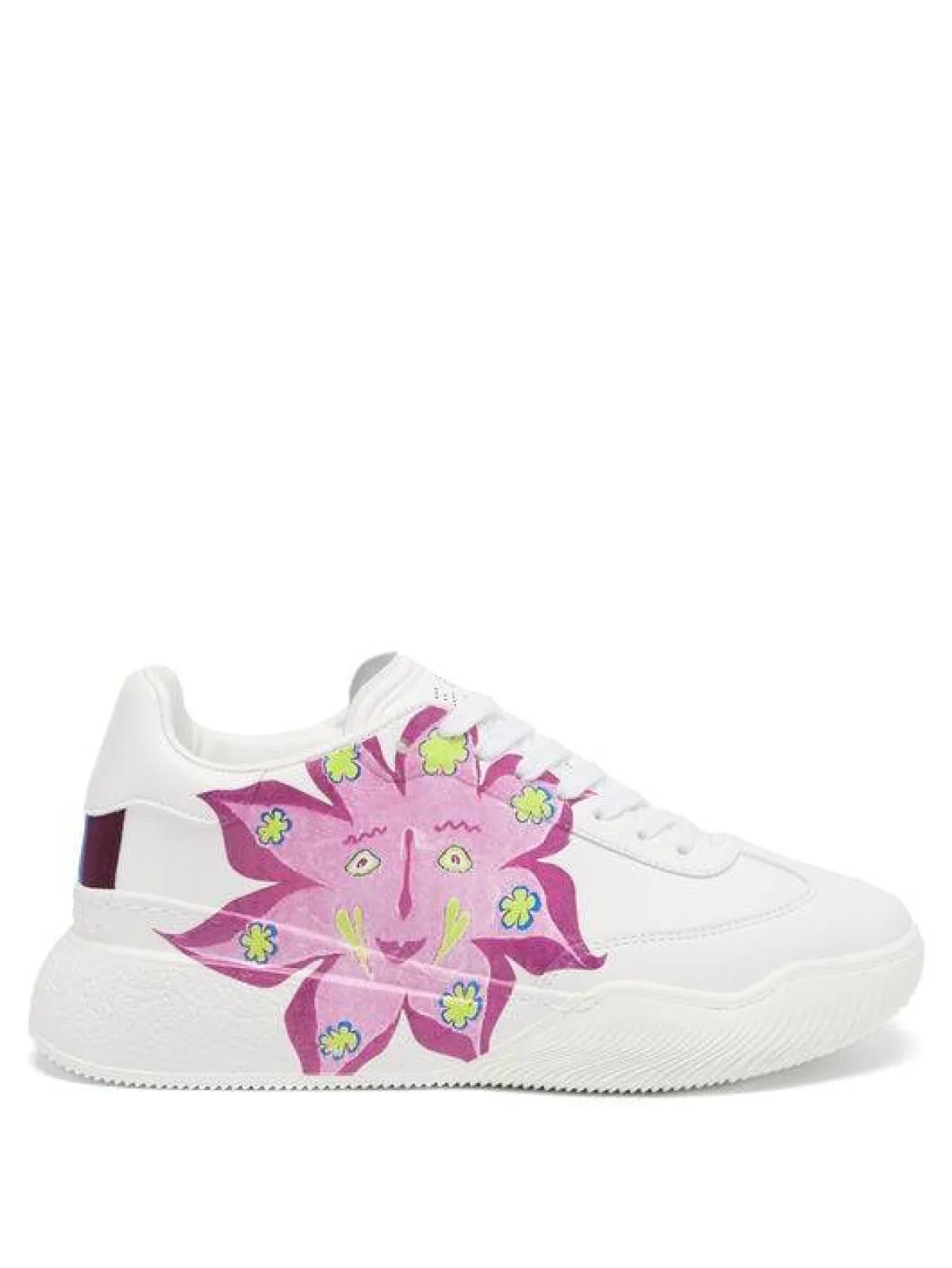 أحذية رياضية لإطلالات عصرية