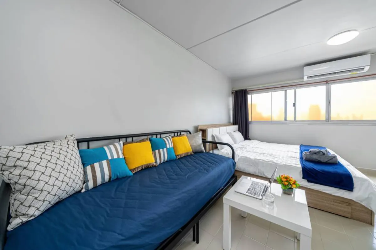 توفير أثاث المعيشة داخل الغرفة