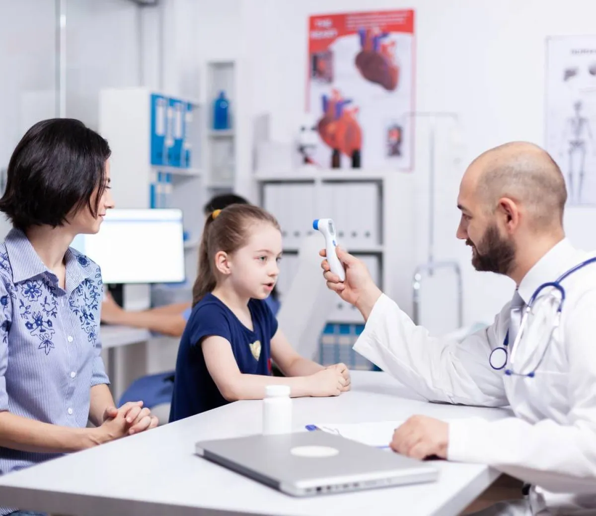 صورة لطفلة مصابة بالعفنة