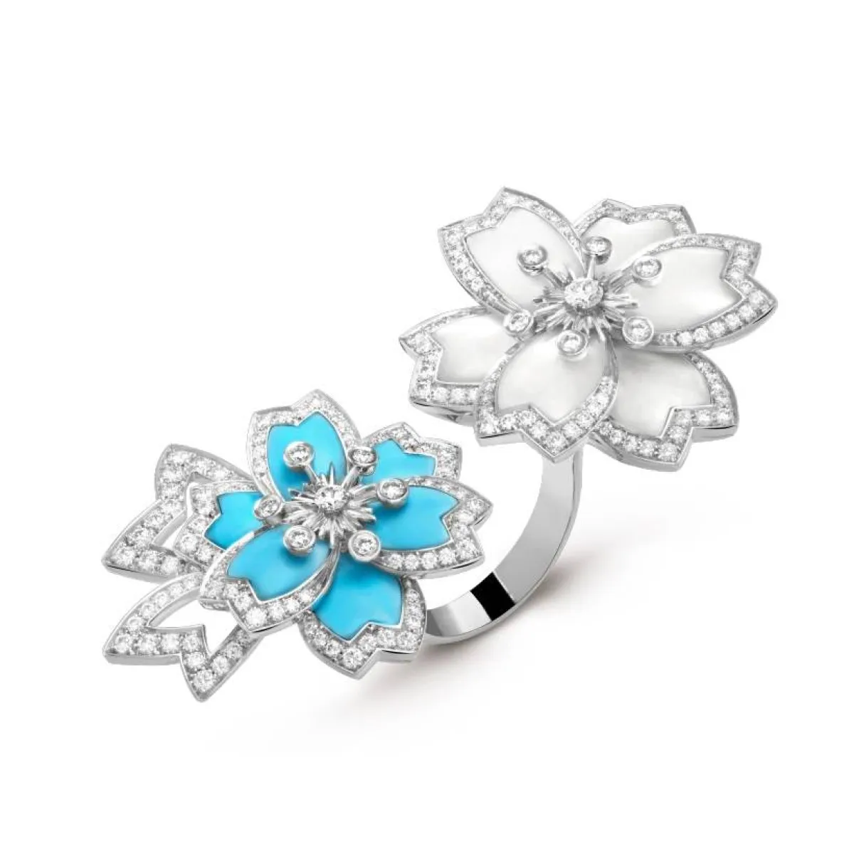 خاتم على شكل ورود كبيرة من فان كليف آند أبلز